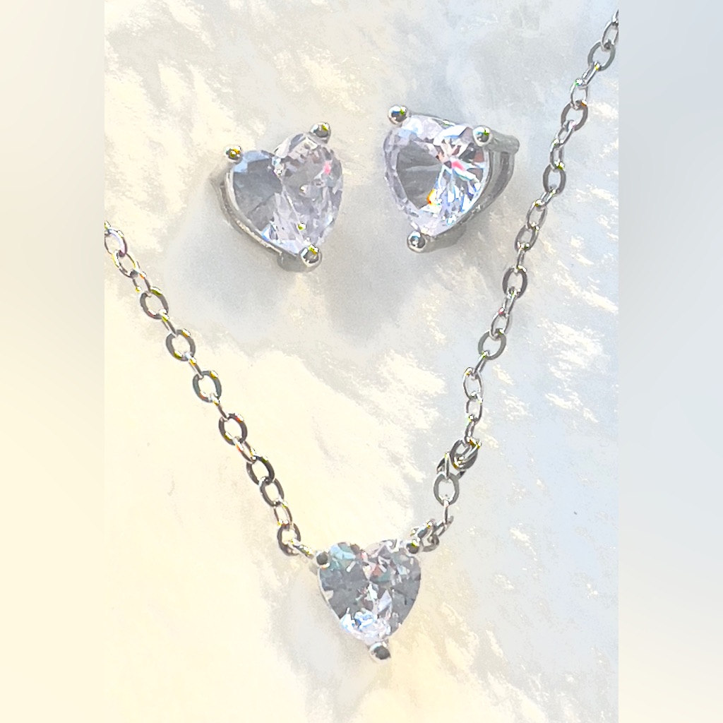 Made With Swarovski Studs And Necklace 55$